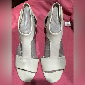 VAN ELi leather sandals, bone, size 5.5M